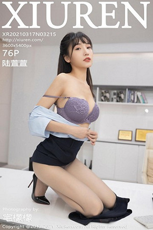 名模陆萱萱第3215期性感黑胶衣皮衣女开档连体衣让人看了流鼻血一地血...